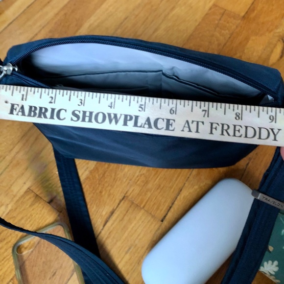 Travelon Anti-Theft Small Crossbody Purse - Picture 8 of 16